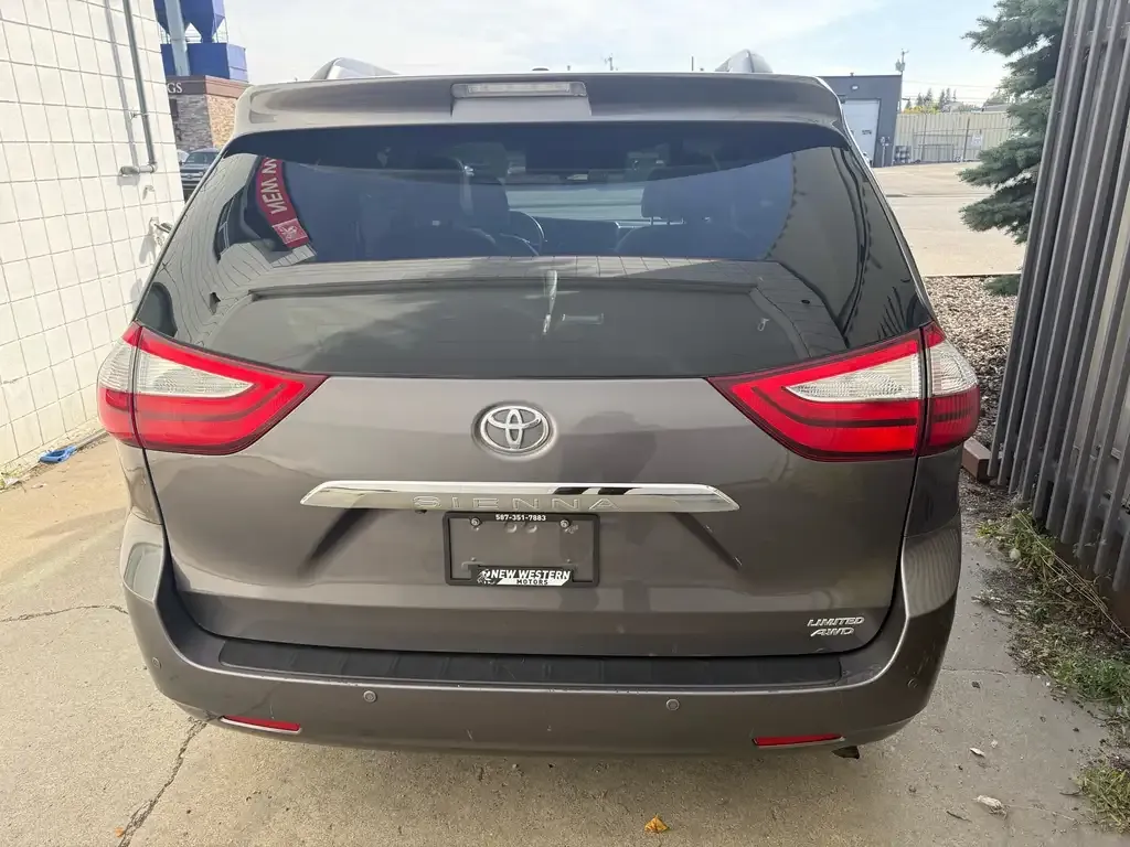 Toyota Sienna 2017 photo 4
