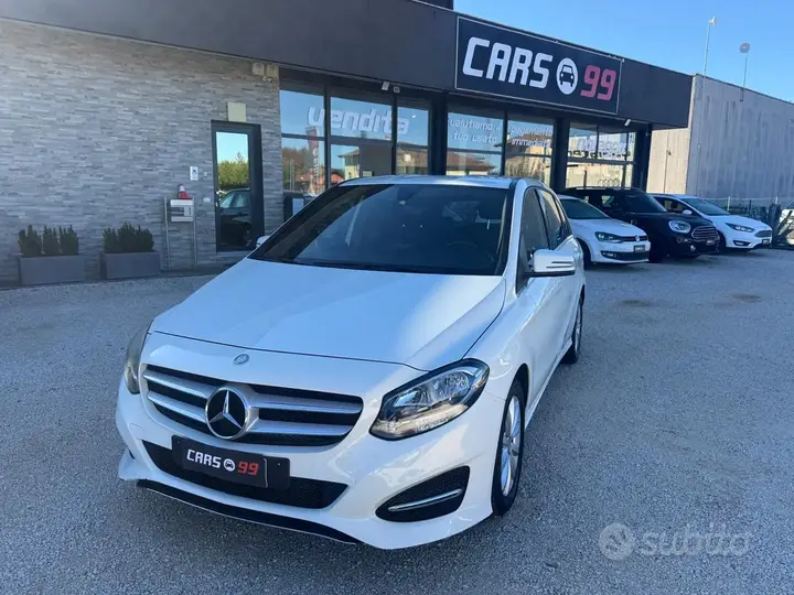 Mercedes-Benz B 180