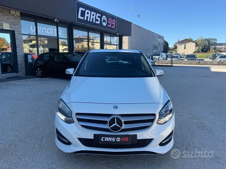 Mercedes-Benz B 180 2016 photo 2