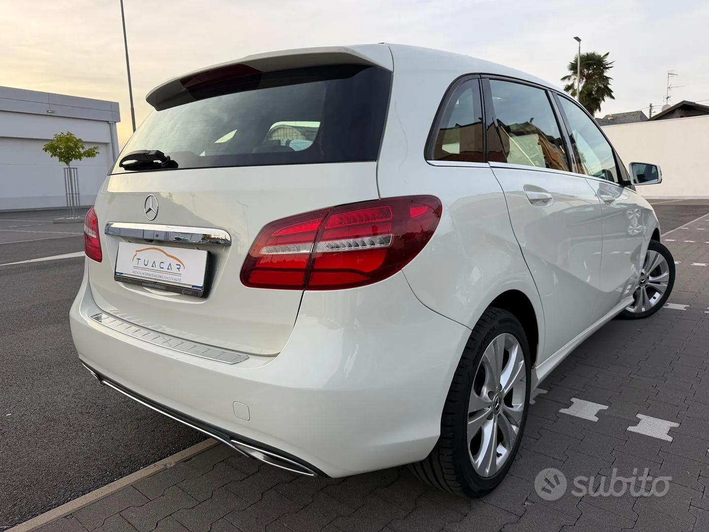 Mercedes-Benz 200 D Sport Next 2017 photo 5