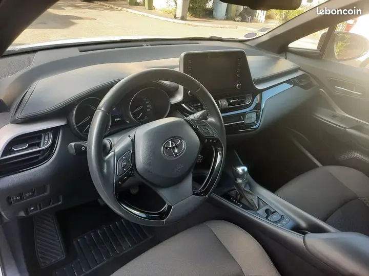 Toyota C-Hr 2022 photo 2