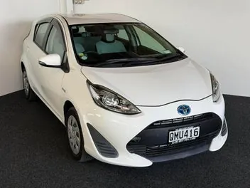 Toyota Aqua 2018 photo 2