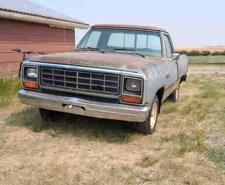 Dodge D100