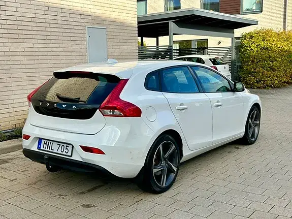 Volvo V40 2015 photo 2
