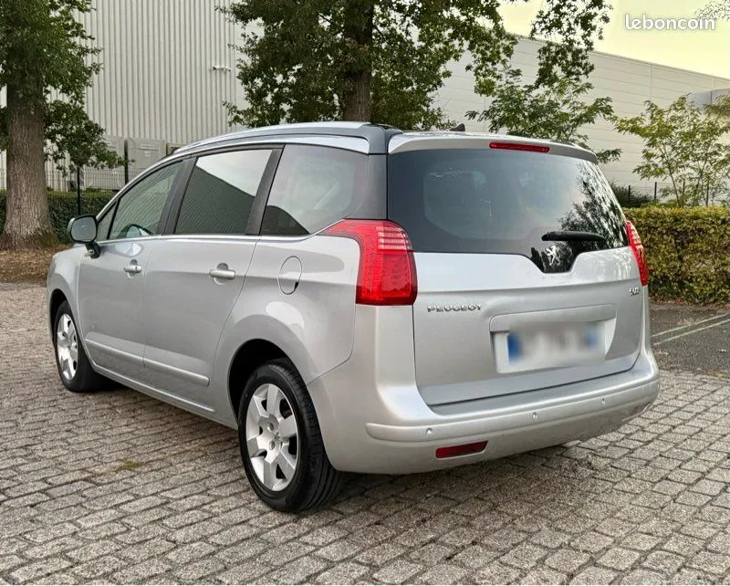 Peugeot 5008 2013 photo 2