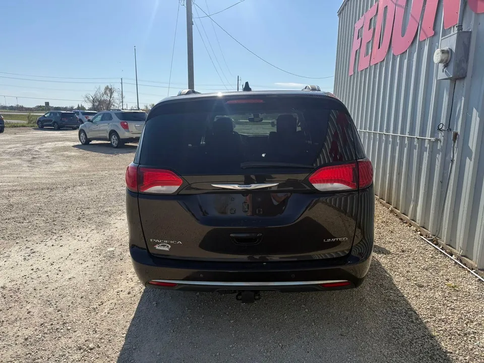 Chrysler Pacifica 2018 photo 3