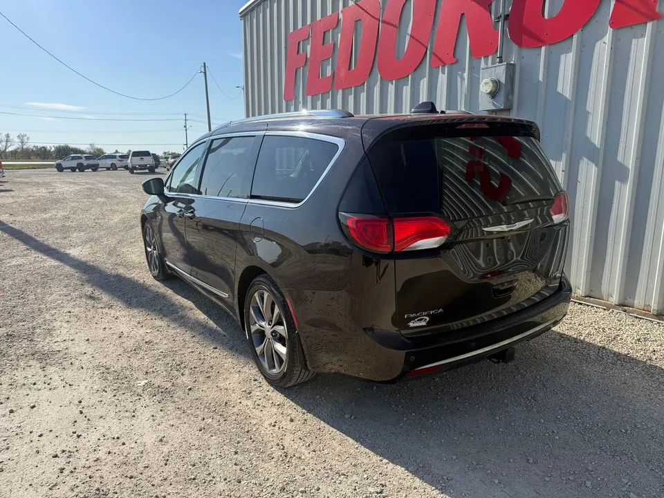 Chrysler Pacifica 2018 photo 2