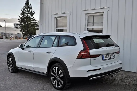 Volvo V60 Cross Country 2023 photo 4