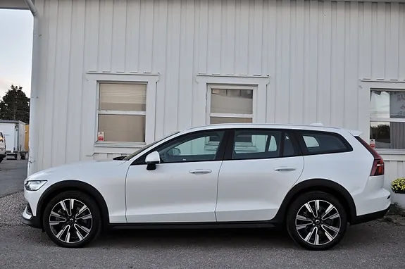 Volvo V60 Cross Country 2023 photo 3