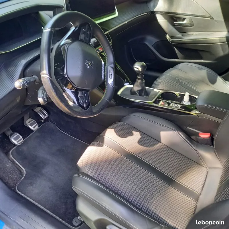 Peugeot 208 2021 photo 3