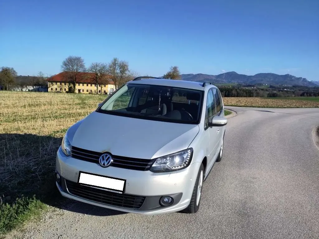 Volkswagen Touran 2011 photo 3