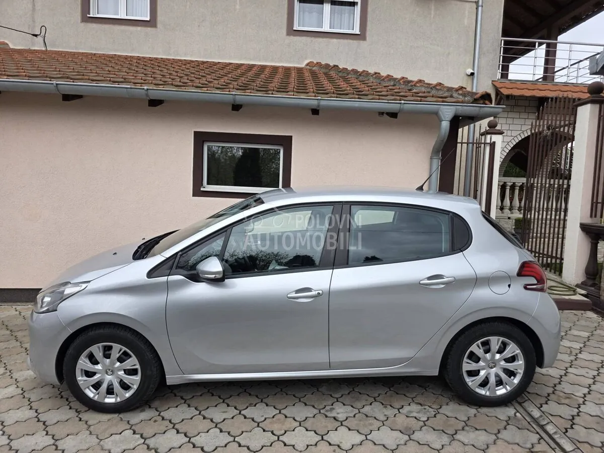 Peugeot 208 2015 photo 2