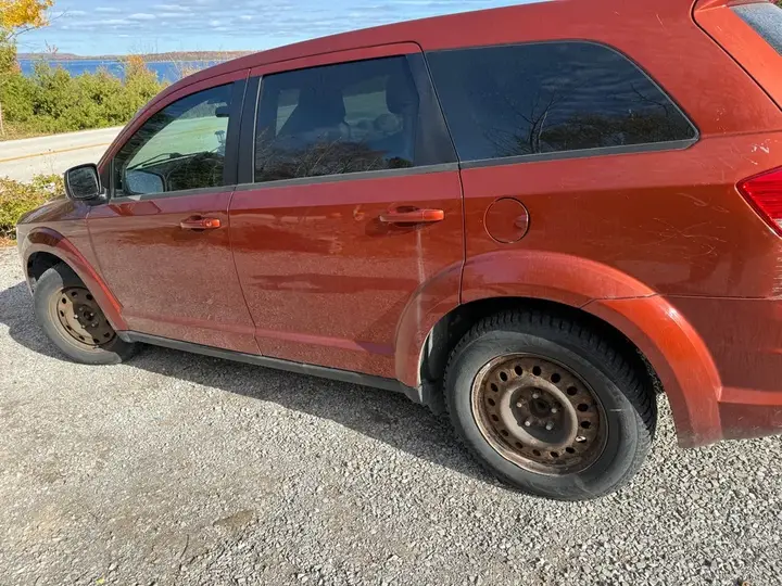 Dodge Journey 2012 photo 2