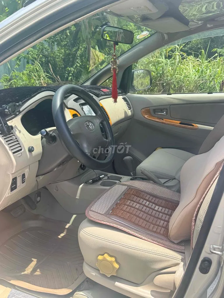 Toyota Innova 2010 photo 3