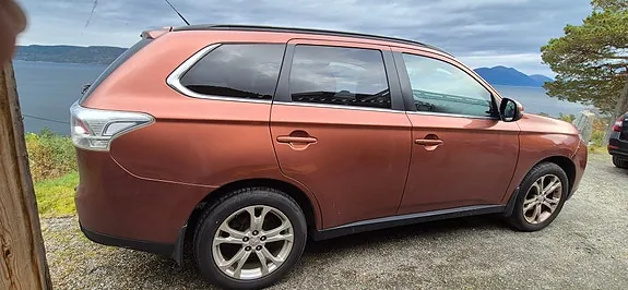 Mitsubishi Outlander 2013 photo 2