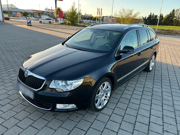 Skoda Superb 2012 photo 3