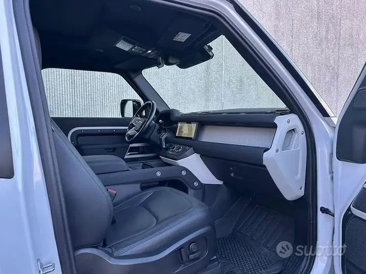 Land Rover Defender 2023 photo 4