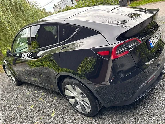 Tesla Model Y 2023 photo 4