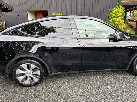 Tesla Model Y 2023 photo 3