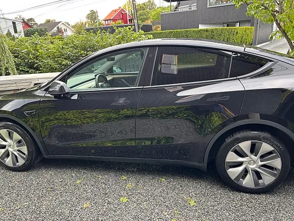Tesla Model Y 2023 photo 5