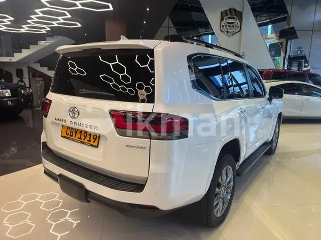 Toyota Land Cruiser Sahara 2024 photo 4