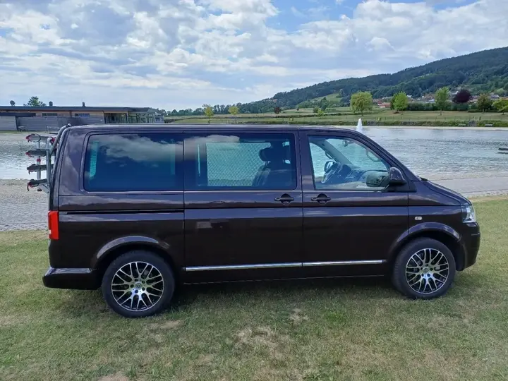 Volkswagen Multivan 2010 photo 3