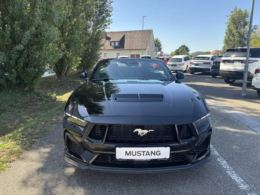 Ford Mustang photo 2