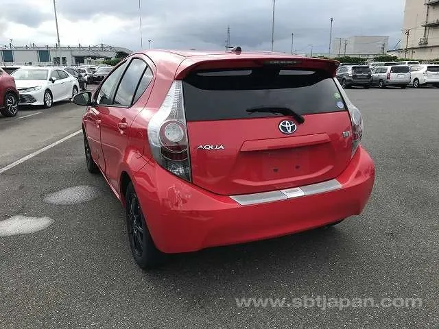 Toyota Aqua 2012 photo 3