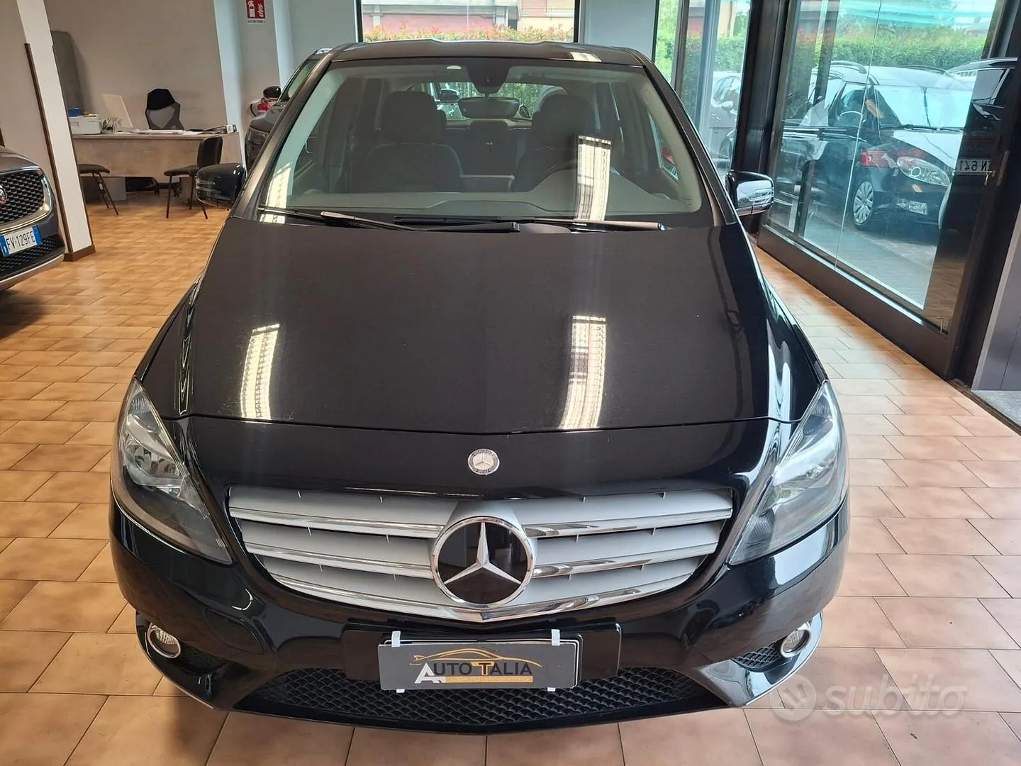 Mercedes-Benz B 180 2013 photo 2