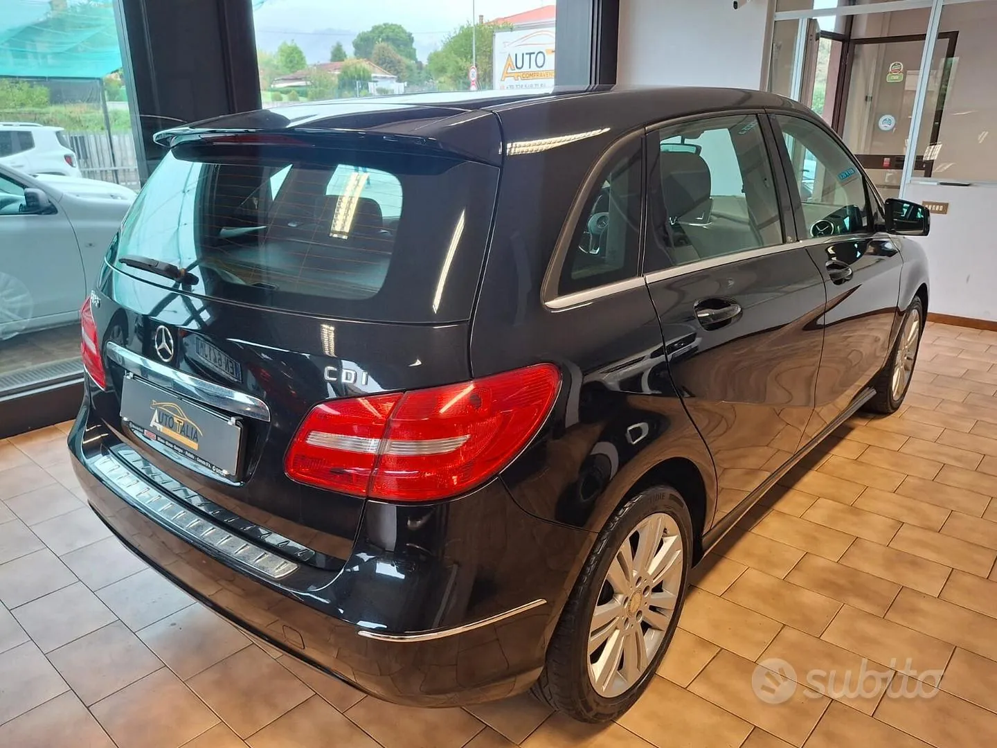 Mercedes-Benz B 180 2013 photo 4