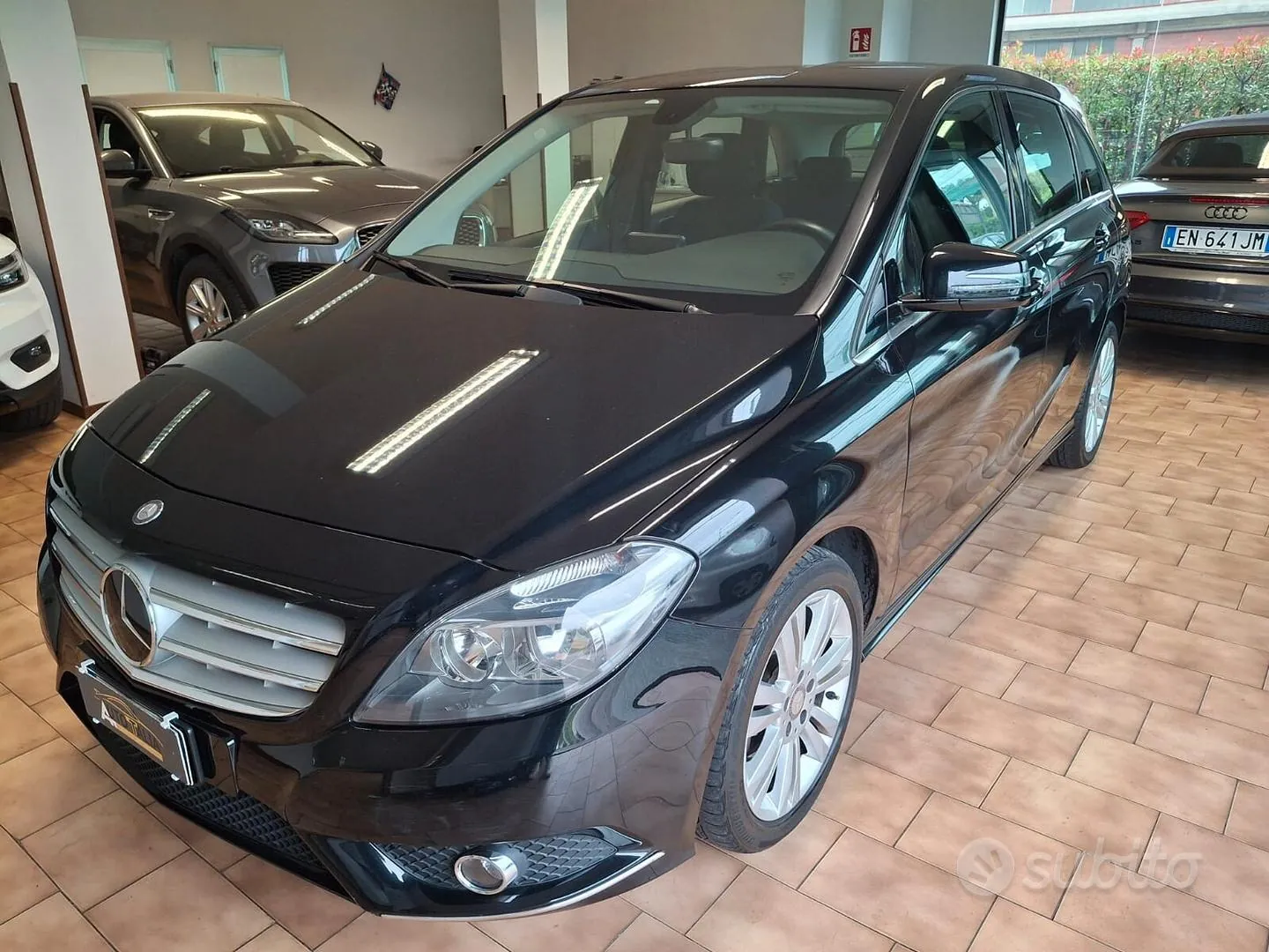 Mercedes-Benz B 180