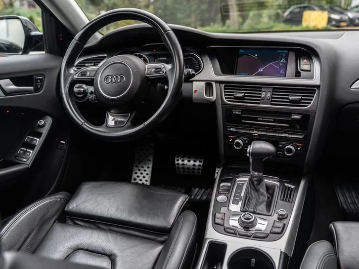 Audi A4 2014 photo 2