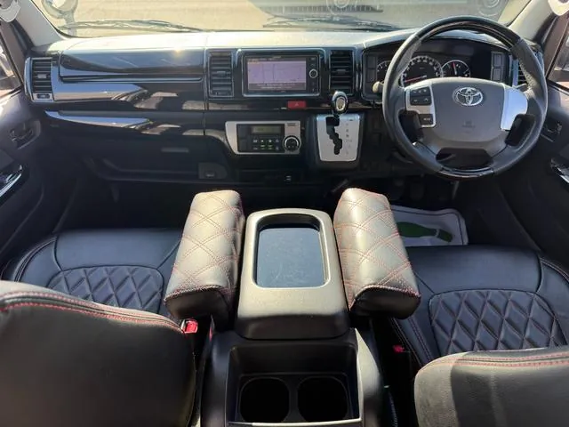 Toyota Hiace 2014 photo 4