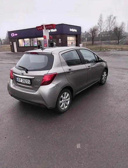 Toyota Yaris 2015 photo 4