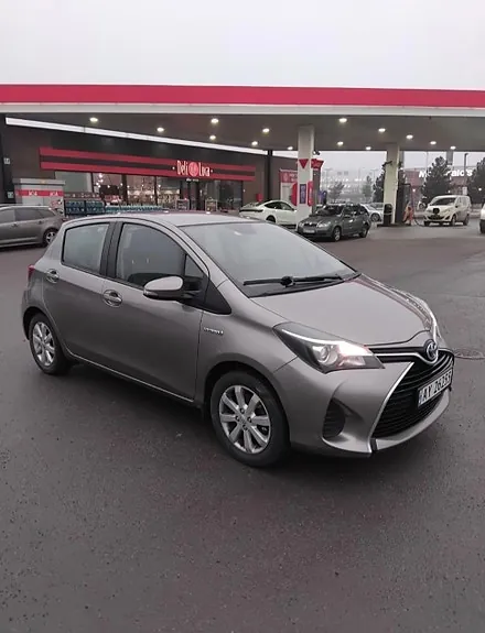 Toyota Yaris 2015 photo 2