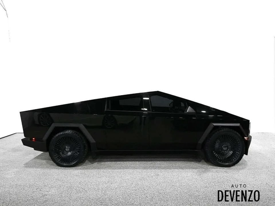 Tesla Cybertruck 2024 photo 2