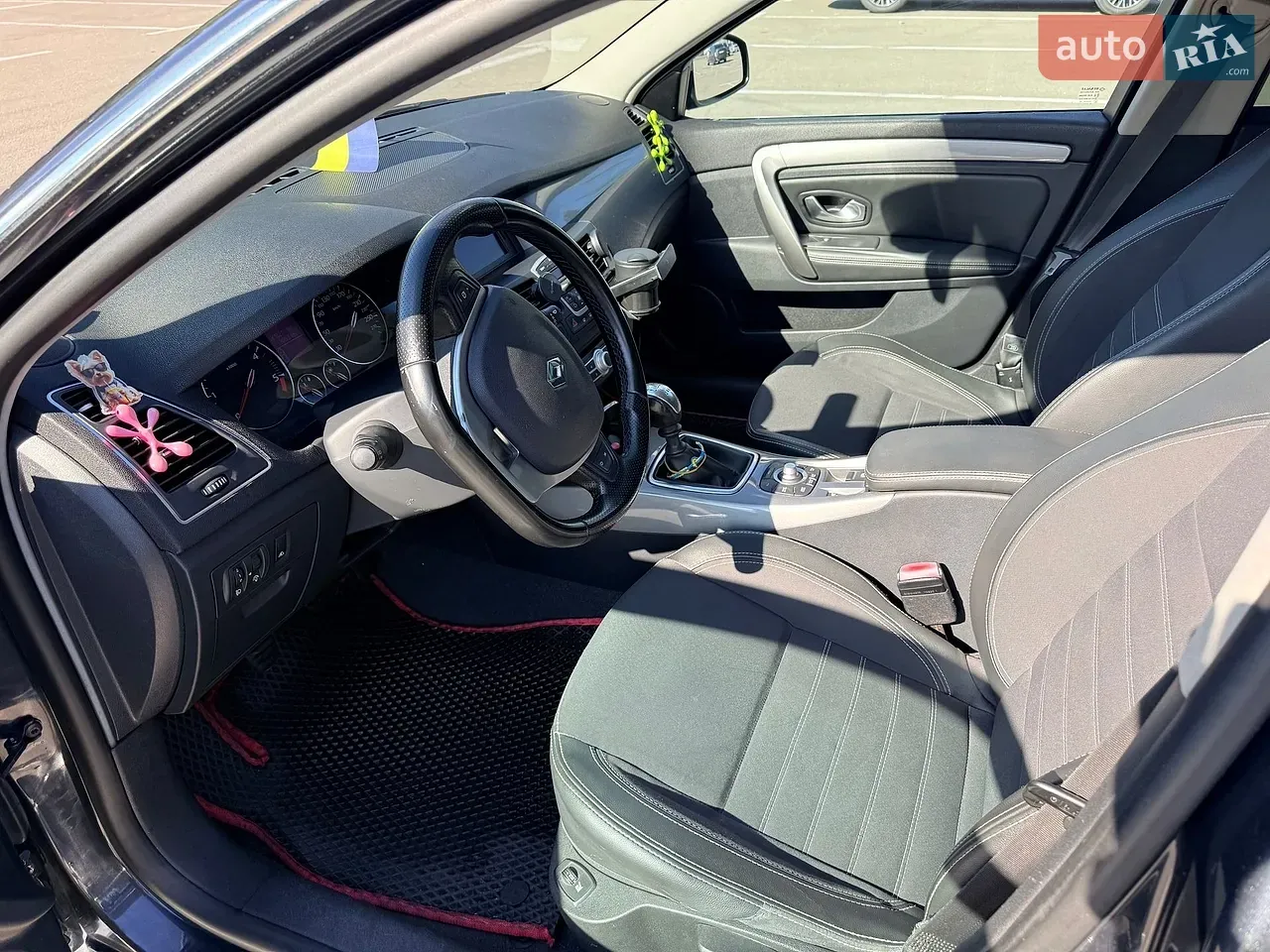 Renault Laguna 2012 photo 3