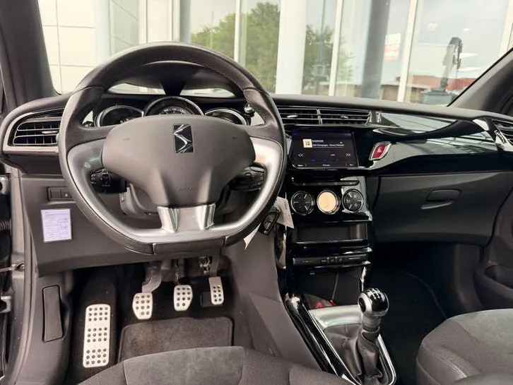 DS Automobiles Ds 3 2015 photo 3