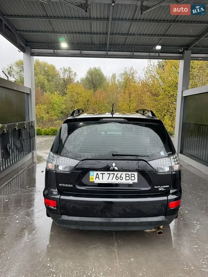 Mitsubishi Outlander 2011 photo 2