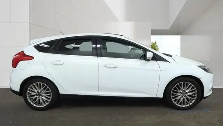 Ford Focus 2013 photo 2