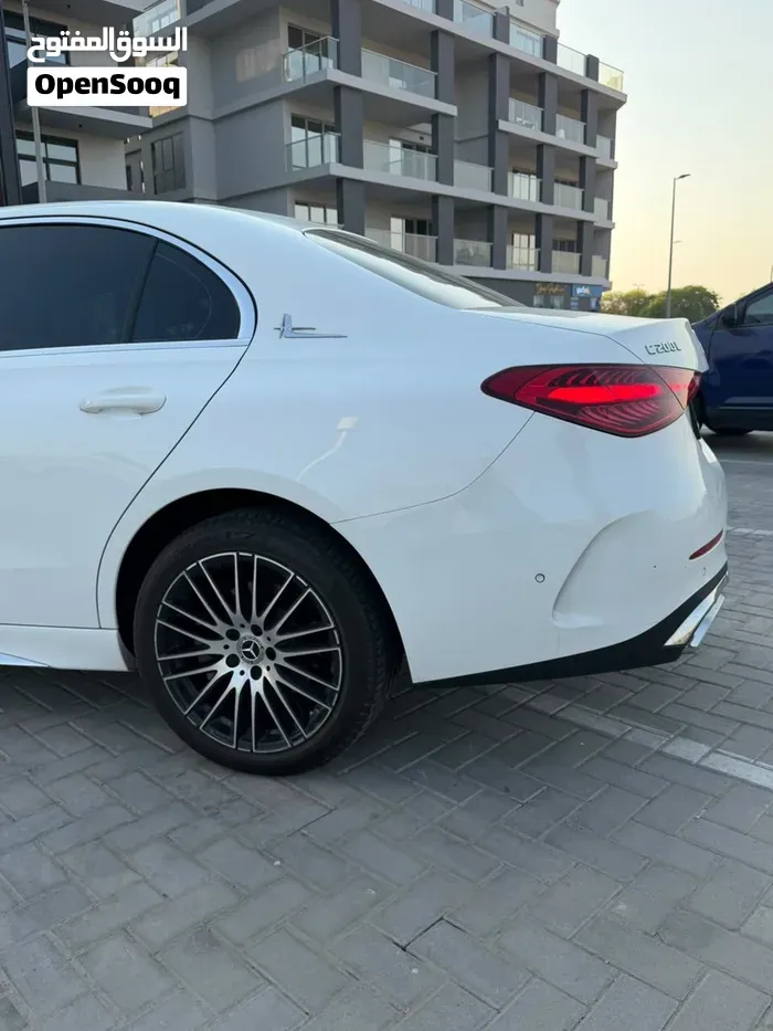 Mercedes-Benz C-Class 2025 photo 3