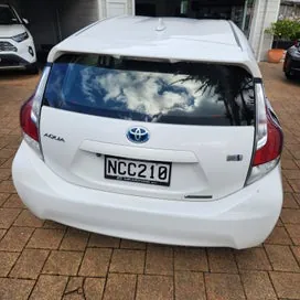 Toyota Aqua 2015 photo 5