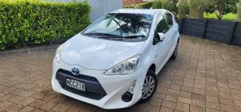 Toyota Aqua 2015 photo 2