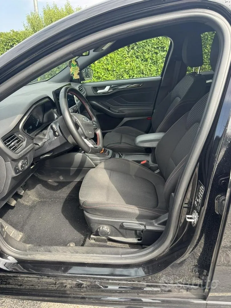 Ford Focus 2024 photo 3