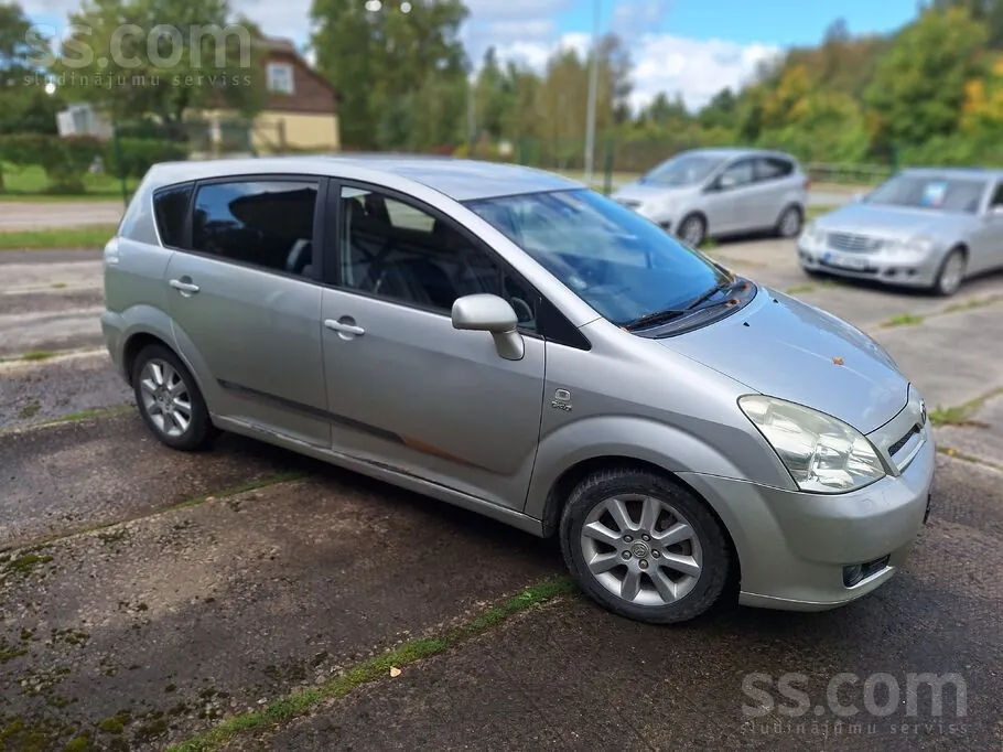 Toyota Corolla Verso 2005 photo 2