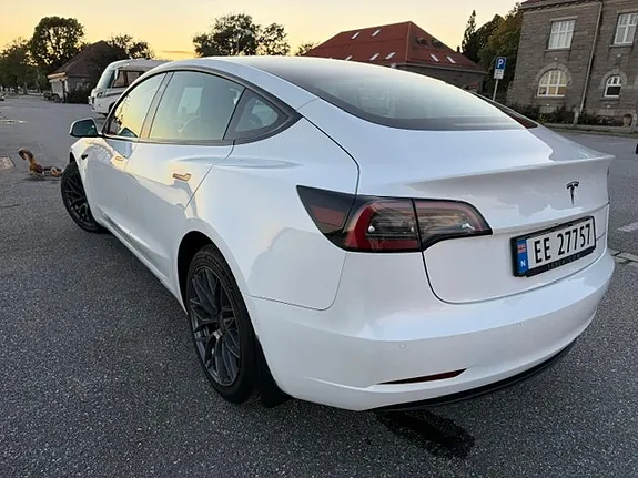 Tesla Model 3 2022 photo 4