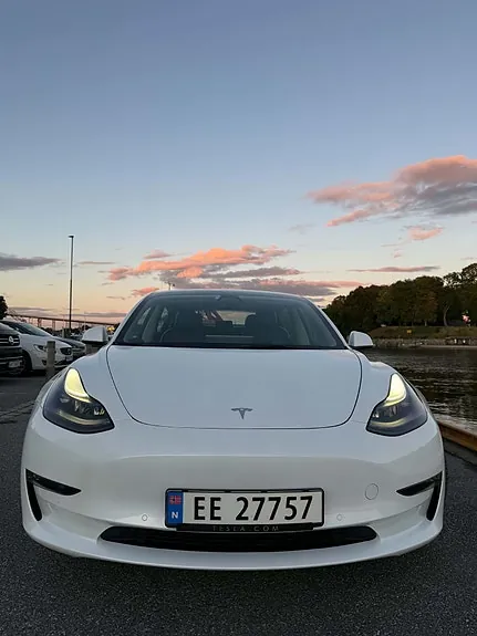 Tesla Model 3 2022 photo 2