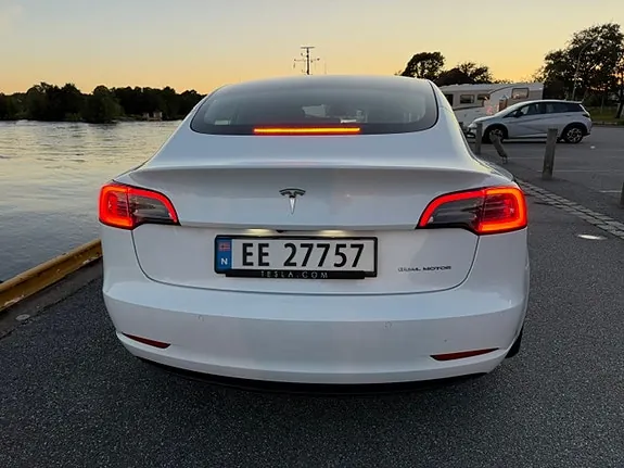 Tesla Model 3 2022 photo 3