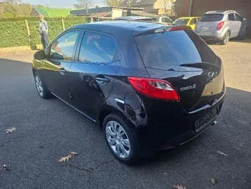 Mazda 2 2013 photo 2