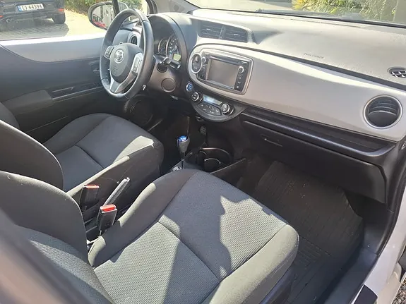Toyota Yaris 2013 photo 3